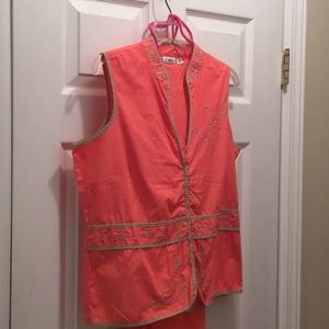 🍊 Cato Vest W/khaki trim 🥰